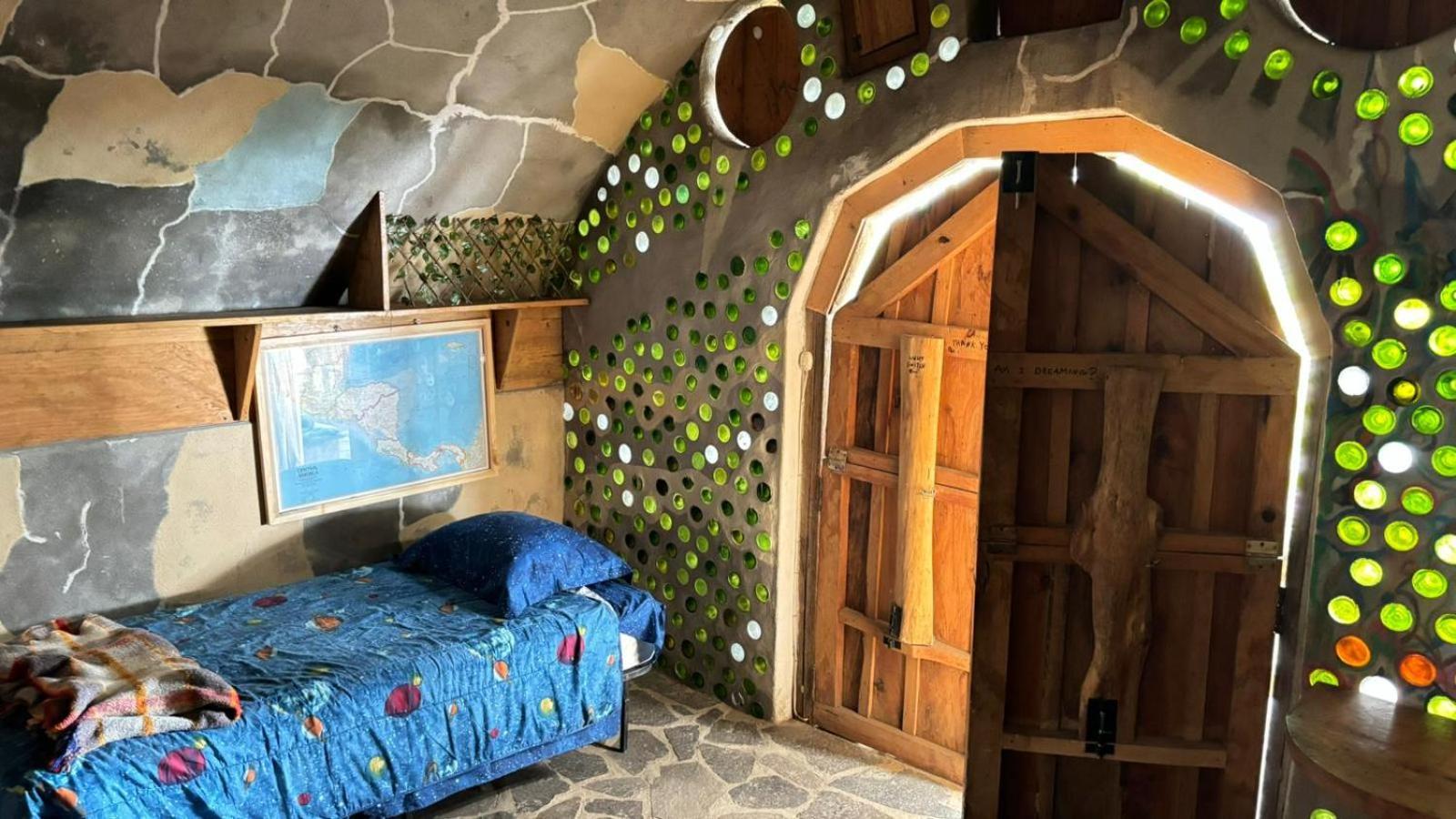 Earthship Atitlan Casa de hóspedes San Marcos La Laguna Exterior foto